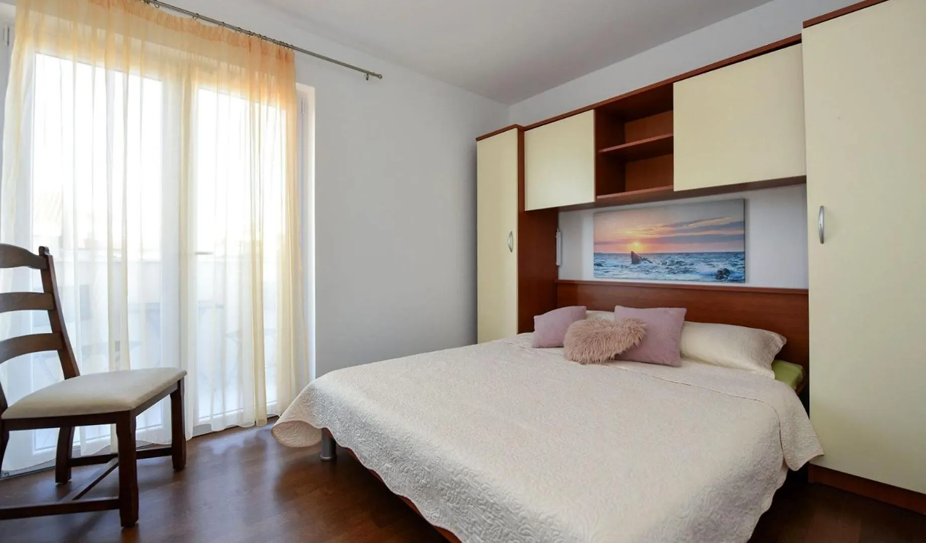 Apartments Mandre Near Sea