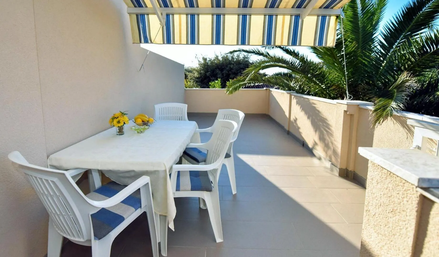Apartments Mandre Near Sea 0*,