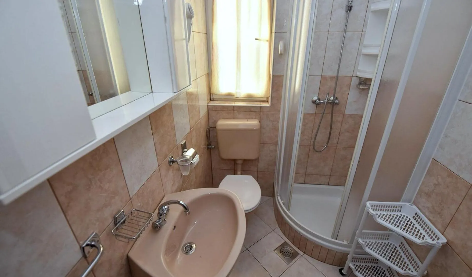 Apartments Mandre Near Sea