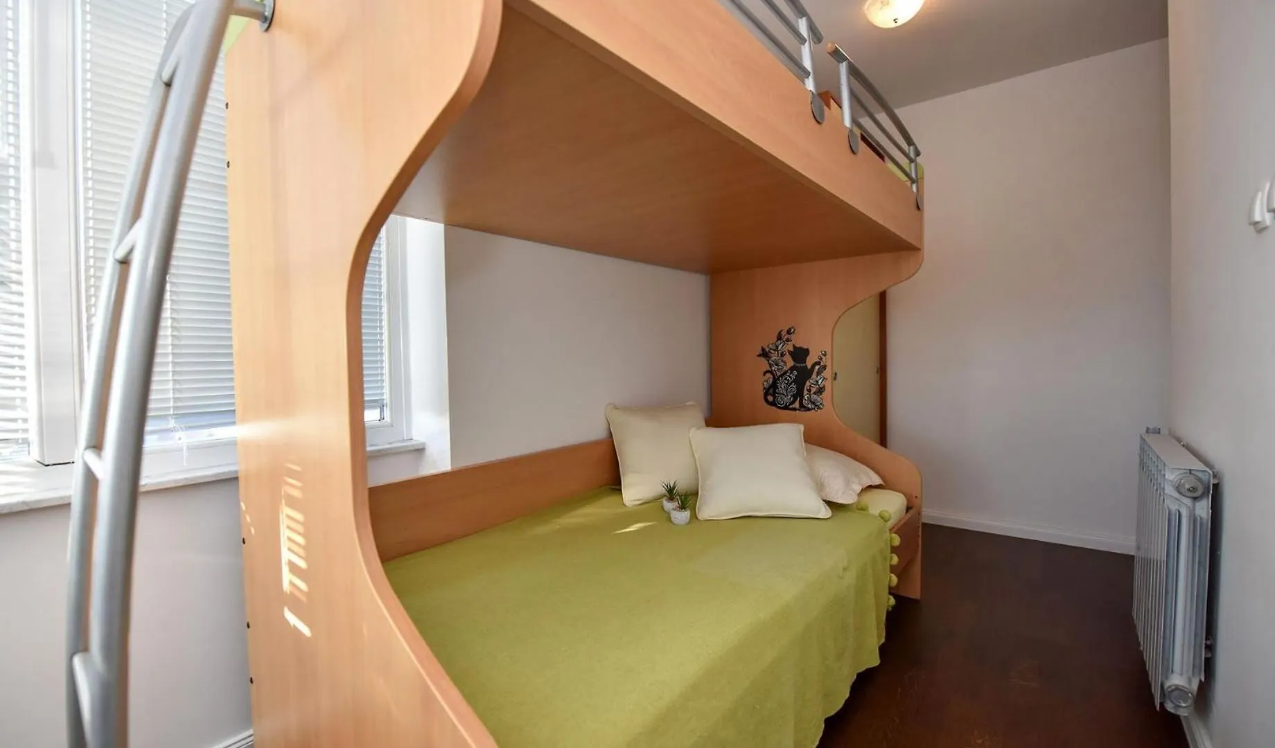 Apartments Mandre Near Sea