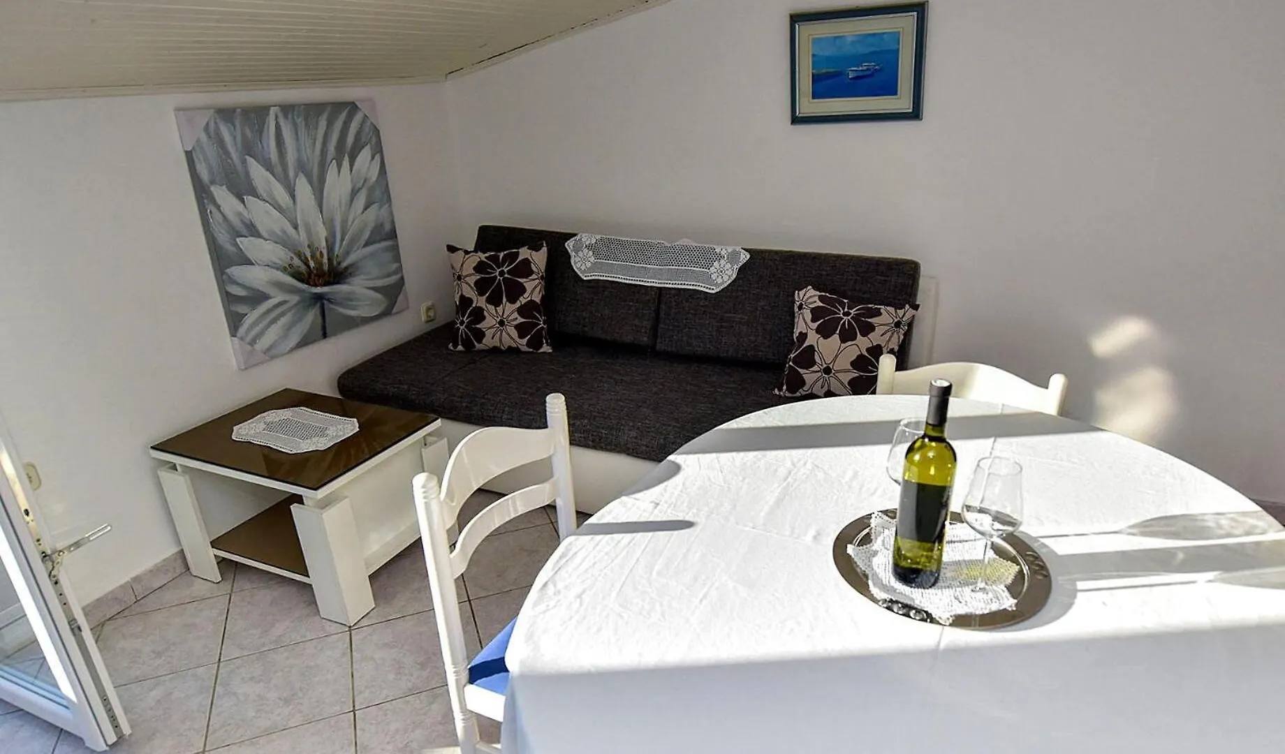 Apartments Mandre Near Sea