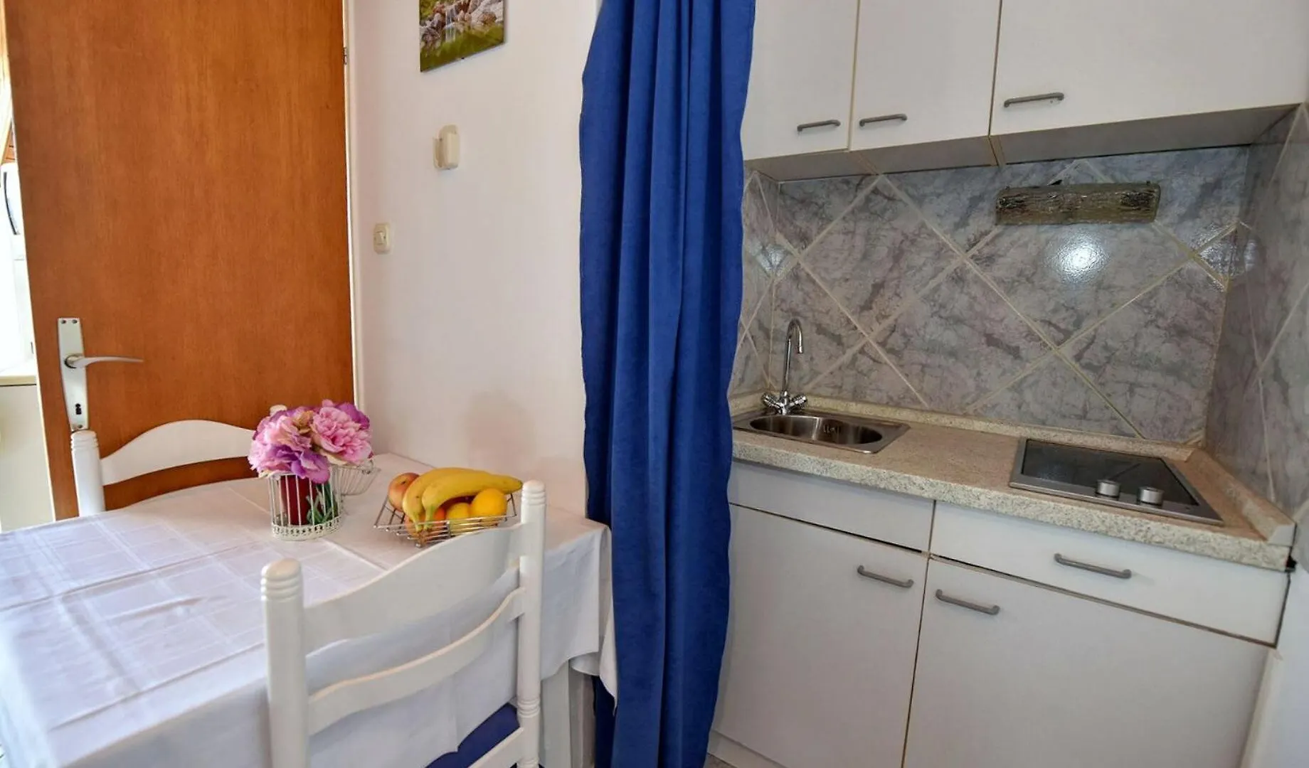 Apartments Mandre Near Sea