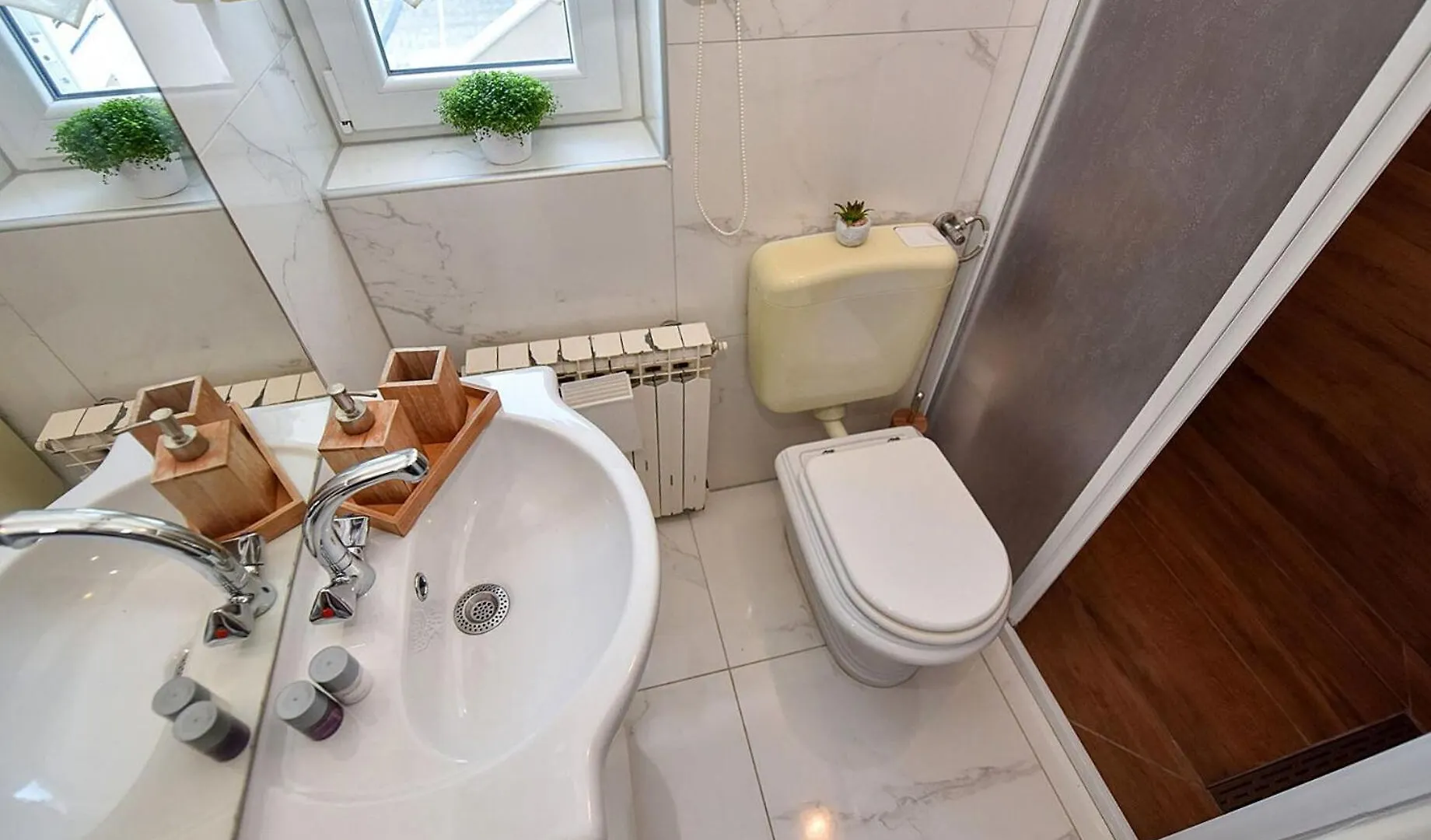 Apartments Mandre Near Sea