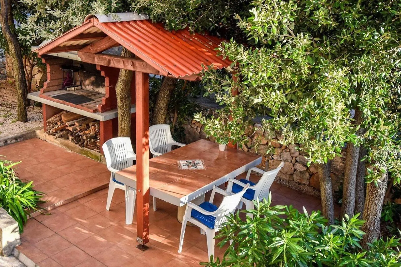 Apartments Mandre Near Sea