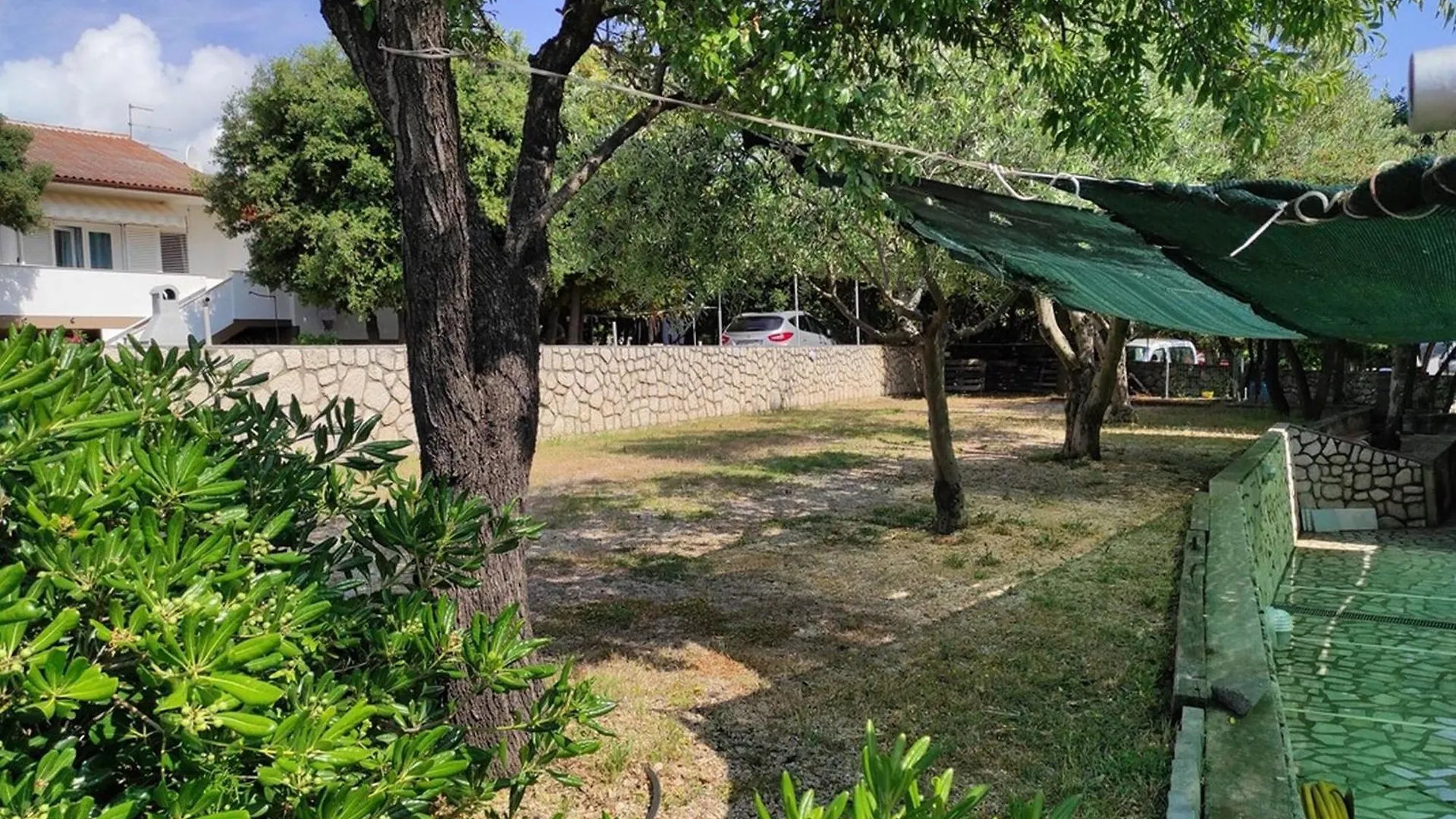 Apartments Mandre Near Sea