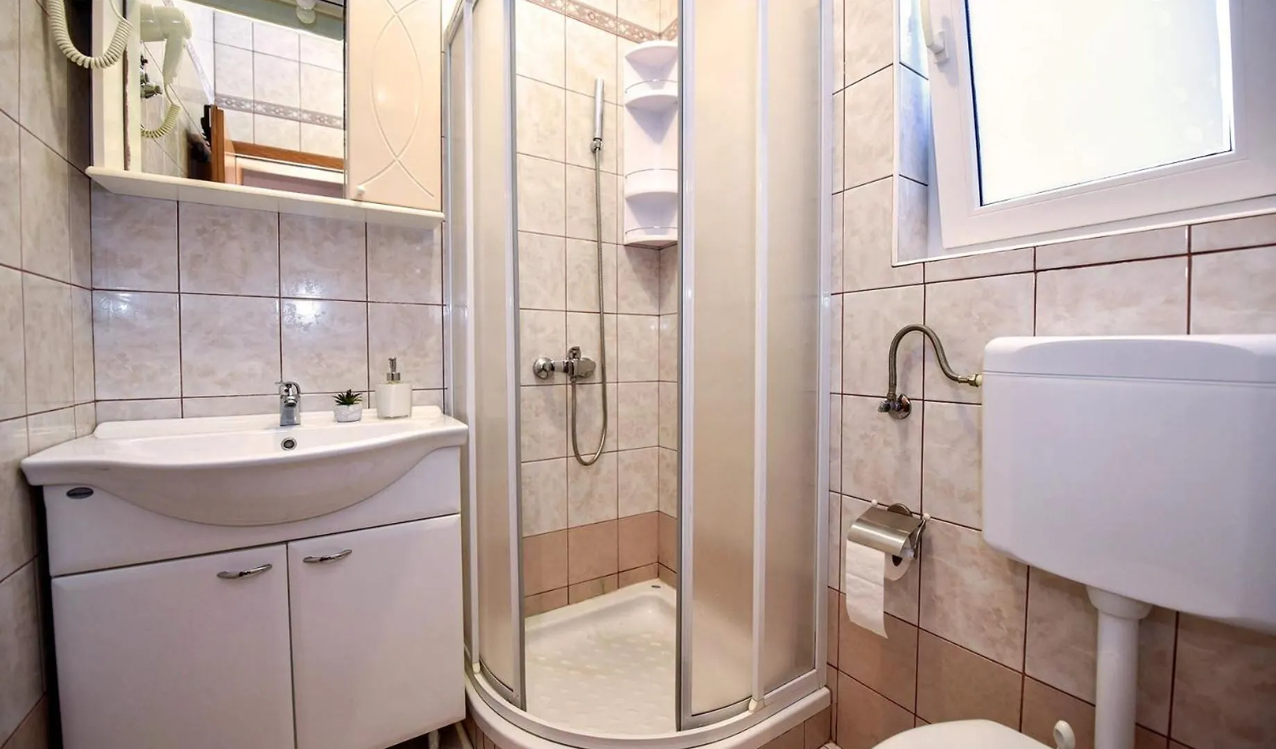 Apartments Mandre Near Sea