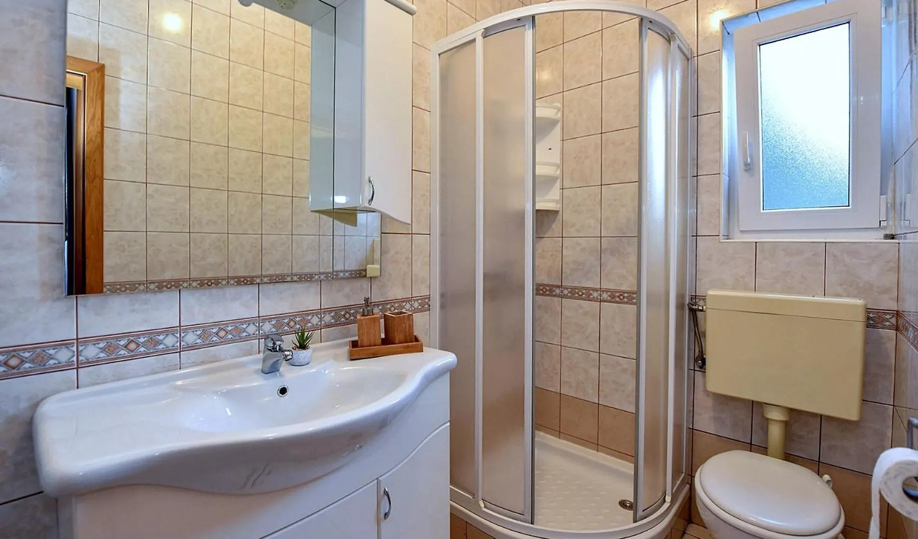 Apartments Mandre Near Sea